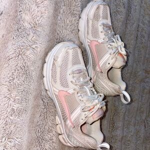 Nike Kids Sneakers in Pink and White